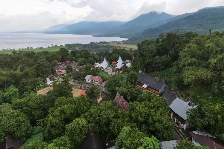 Keindahan Danau Singkarang di Kampuang Minang Nagari Sumpu.  (Dok. indonesia.travel)